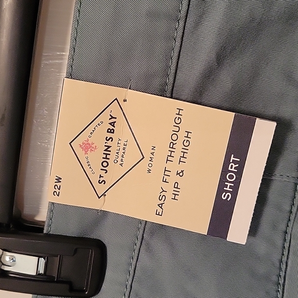 St. John's Bay Shorts - Picture 3 of 4